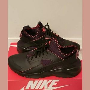 Nike Huraches size 11.5